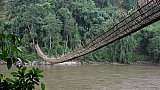 Alte Bambus-H&auml;ngebr&uuml;cke &uuml;ber den Brahmaputra - Indien-Nordosten-Landschaft