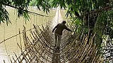 Alte Bambus-H&auml;ngebr&uuml;cke &uuml;ber den Brahmaputra - Indien-Nordosten-Landschaft