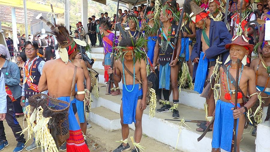 Wancho-Besucher auf dem Oriah-Fest - Indien - Nordosten - Land und Leute