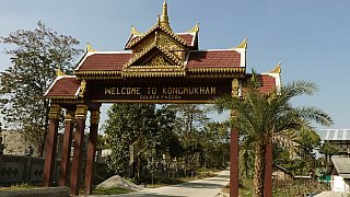 Eingangstor zum Goldenen Tempel in Namsai - Indien - Nordosten - Sehensw&uuml;rdigkeiten