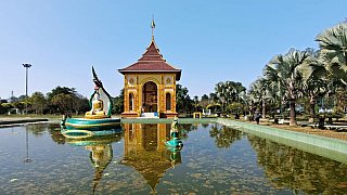 Kleiner Pavillon bei der Goldenen Pagode - Indien - Nordosten - Sehensw&uuml;rdigkeiten