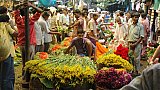 Gro&szlig;er Blumenmarkt in Calcutta - West-Bengalen: Land-und-Leute