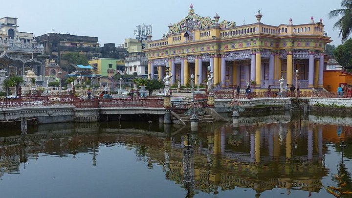 Pareshnath Jain Tempel in Calcutta - West-Bengalen: Sehensw&uuml;rdigkeiten
