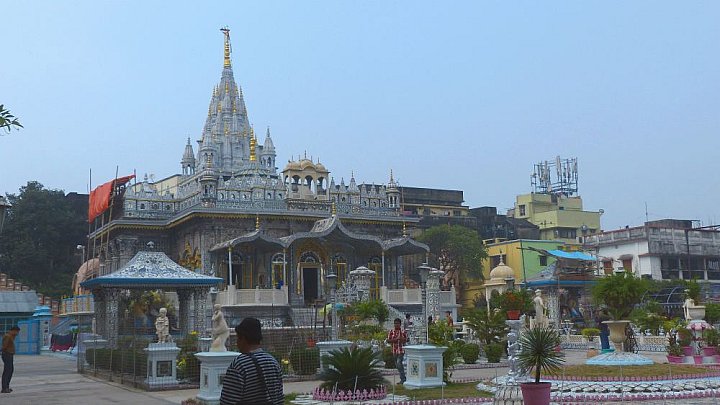 Pr&auml;chtiger Jain Tempel in Calcutta - West-Bengalen: Sehensw&uuml;rdigkeiten