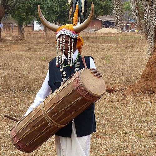 Ghond-Mann in Bison Horn-Tanztracht - Chhattisgarh: Land-und-Leute