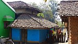 Farbenfrohe H&auml;user in Kumharpara  - Chhattisgarh: Land-und-Leute