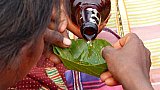 Improvisierte Palmwein-Verkostung - Chhattisgarh: Land-und-Leute