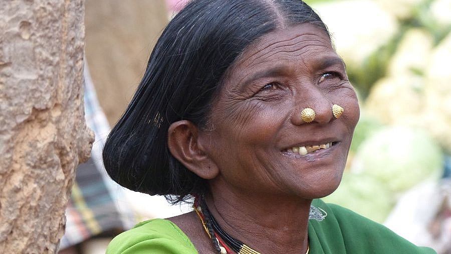 Marktfrau auf dem Wochenmarkt in Pamela - Chhattisgarh: Land-und-Leute