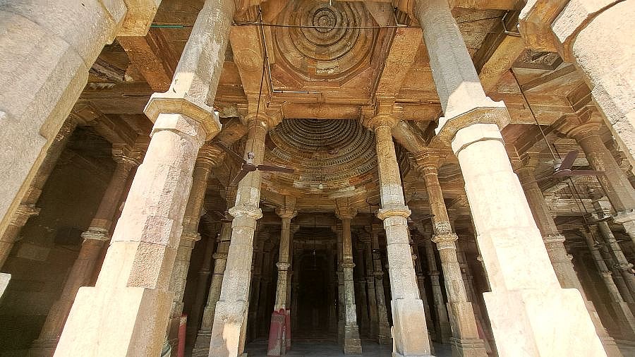 Haupt-Gebetshalle der Jami Mashid - Gujarat - Sehensw&uuml;rdigkeiten