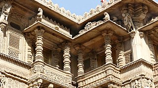 Steinreliefs aus Marmor - Gujarat - Sehensw&uuml;rdigkeiten
