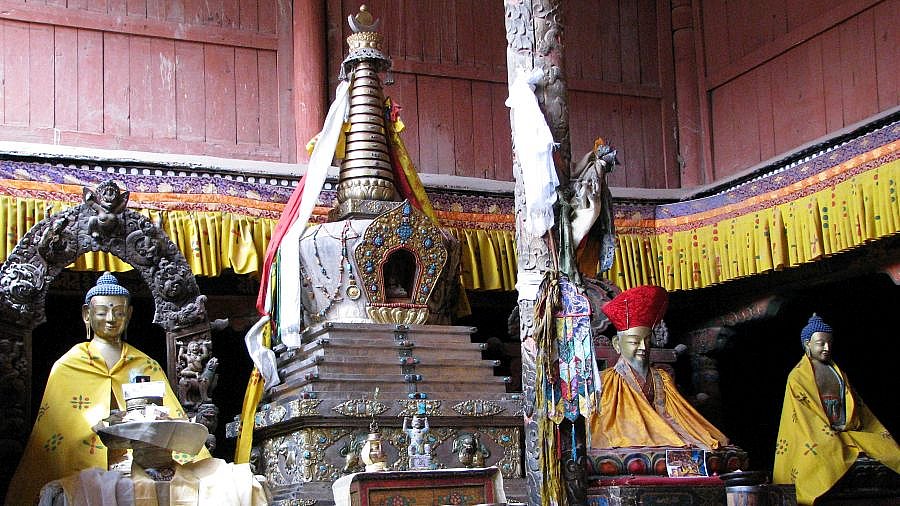 Andachtsraum im Hemis Kloster - Ladakh: Sehensw&uuml;rdigkeiten