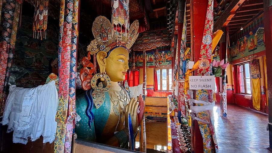 Zukunftsbudda Maitreya im Tikse Kloster - Ladakh: Sehensw&uuml;rdigkeiten