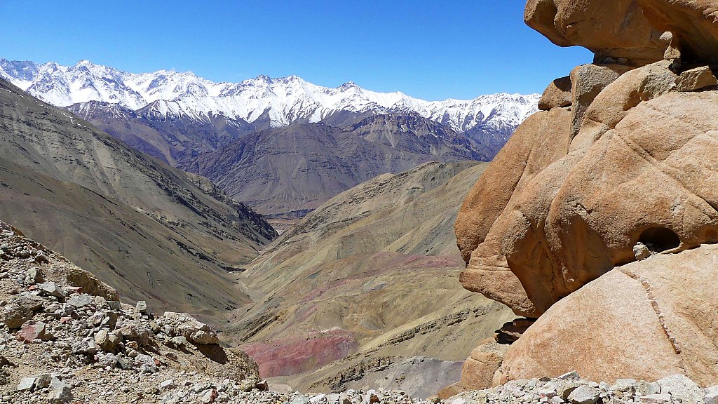 Schneebedeckte Zansgar-Range - Ladakh: Landschaft