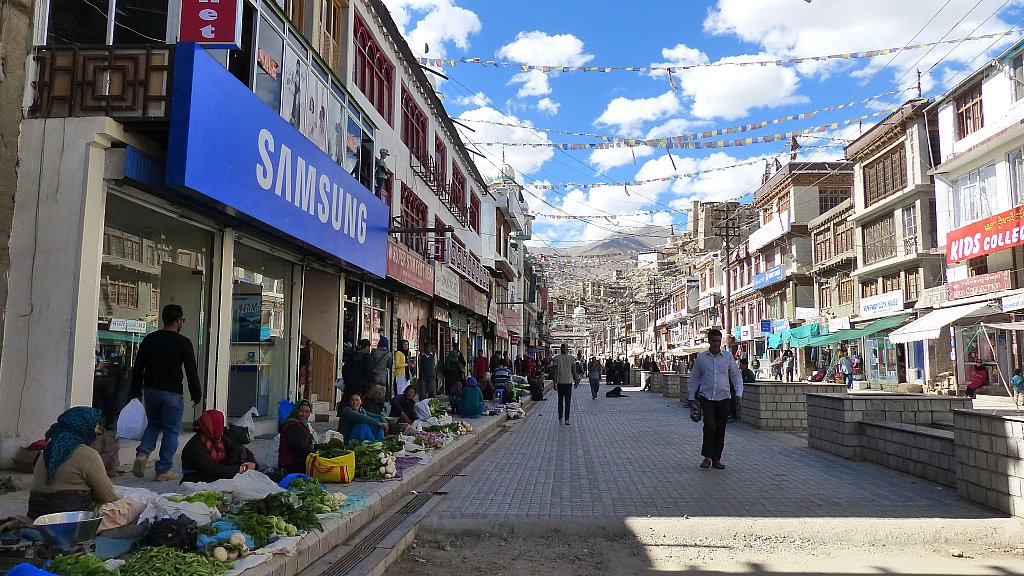 Hauptstra&szlig;e von Leh 2016 - Ladakh: Sehensw&uuml;rdigkeiten