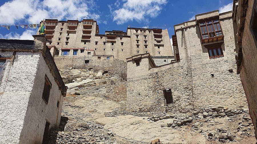 Blick auf den Leh Palace beim Aufstieg - Ladakh: Sehensw&uuml;rdigkeiten