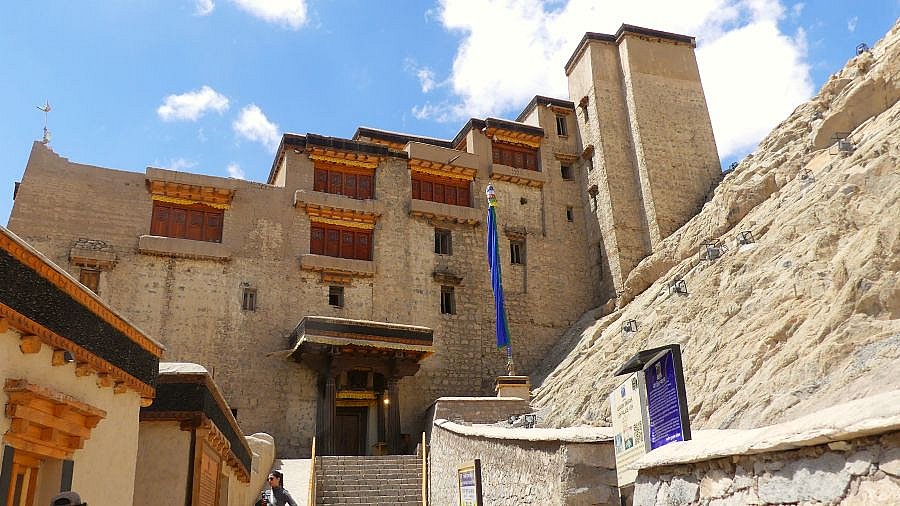 Eingang zum Leh Palace - Ladakh: Sehensw&uuml;rdigkeiten