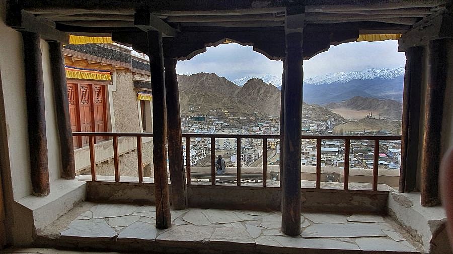 Blick vom Palast-Balkon &uuml;ber das Tal von Leh - Ladakh: Sehensw&uuml;rdigkeiten