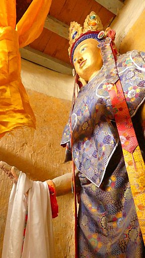 Stehender Buddha im Skiu Kloster - Ladakh: Sehensw&uuml;rdigkeiten