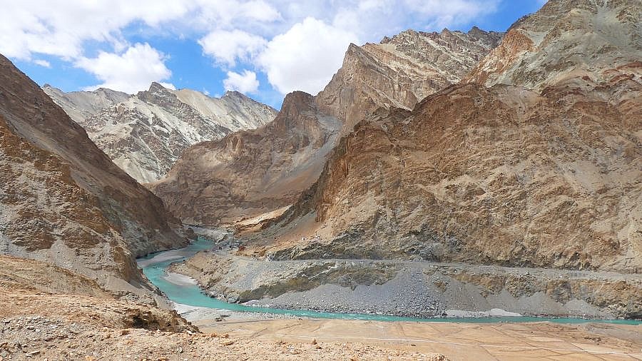 Zanskar-Fluss im engen Tal - Ladakh: Landschaft
