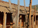 Opferpf&auml;hle im Desia Kondh-Dorf Pushangia - Chhattisgarh: Land-und-Leute