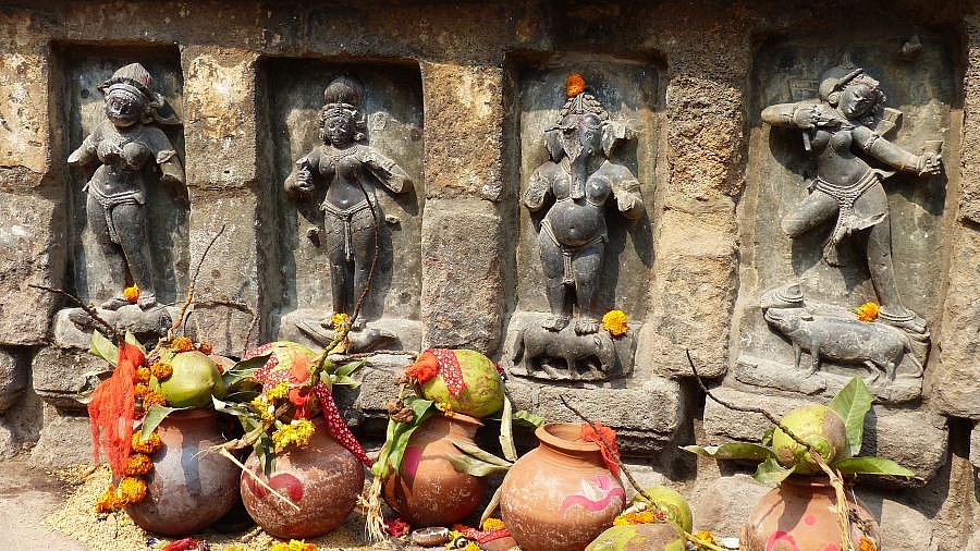 G&ouml;tterbildnisse im Chausath Yogini Tempel - Chhattisgarh: Sehensw&uuml;rdigkeiten