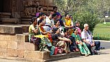 Indische Besucher bei Muktesvar Tempel - Chhattisgarh: Land-und-Leute