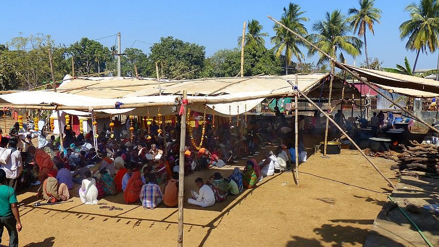 Gro&szlig;es Pilgerrestaurant beim Joranda Kloster - Chhattisgarh: Land-und-Leute