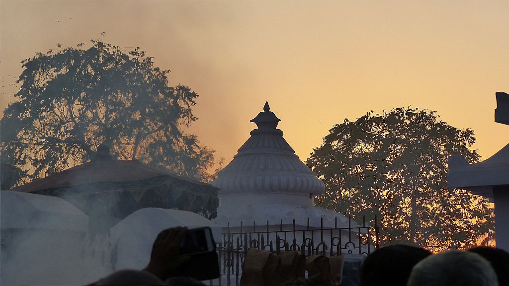 Stimmungsvolle D&auml;mmerung &uuml;ber dem Joranda Kloster - Chhattisgarh: Land-und-Leute