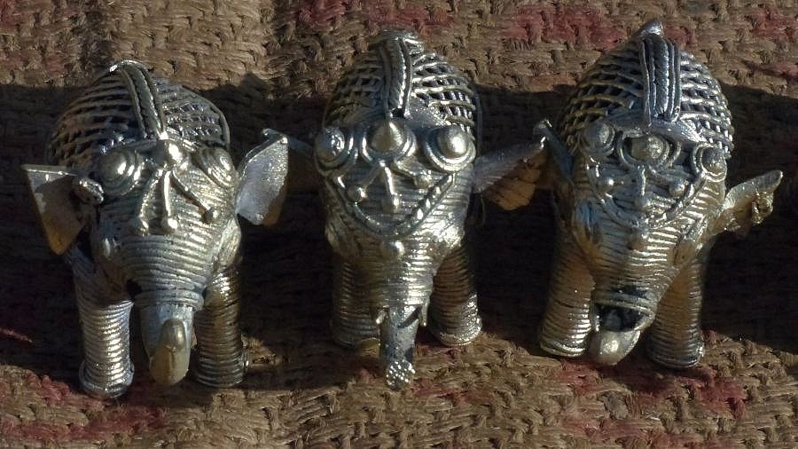 Kunstvolle Miniatur-Elefanten aus Odisha - Chhattisgarh: Land-und-Leute