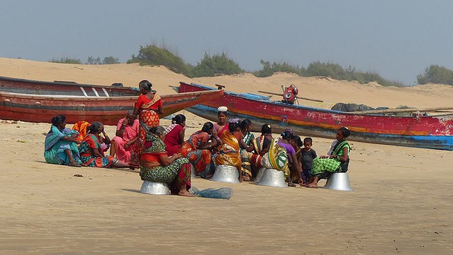 Fischerfrauen am Chandrabhaba Beach - Chhattisgarh: Land-und-Leute