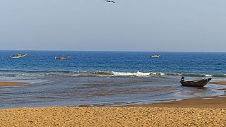 Fischerboot am Strand von Puri - Chhattisgarh: Landschaft