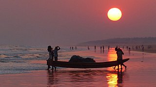 Sonnenuntergang am Strand von Puri - Chhattisgarh: Landschaft