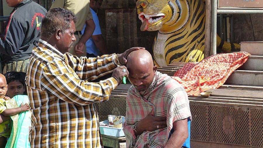 Barbier am Jaganath Tempel - Chhattisgarh: Land-und-Leute