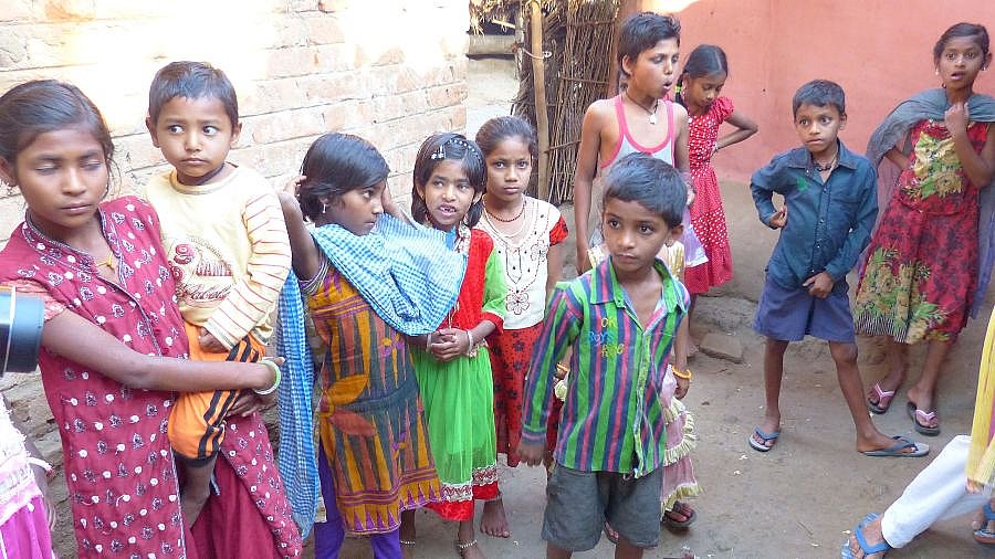 Kinder im Dorf Bahirpada - Chhattisgarh: Land-und-Leute