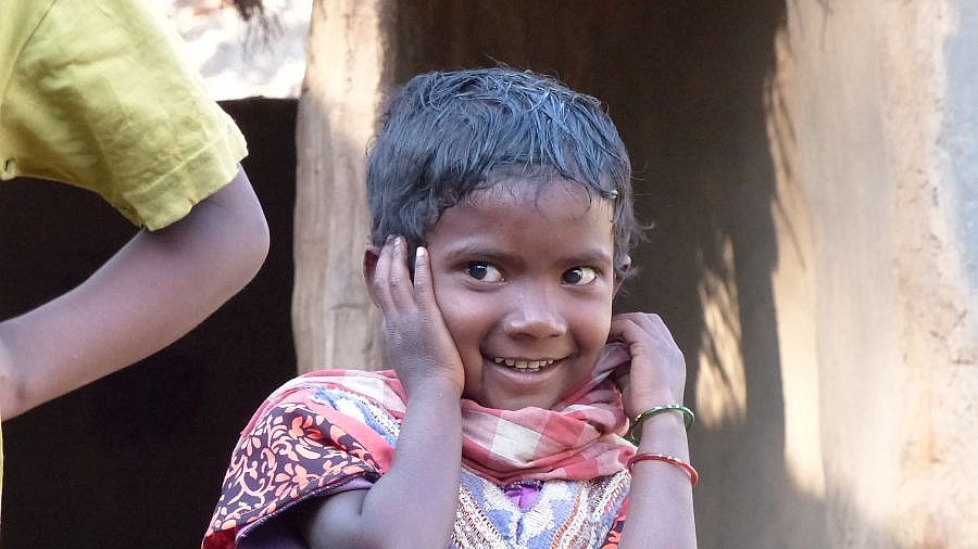 Kleines M&auml;dchen im Bahirpada - Chhattisgarh: Land-und-Leute