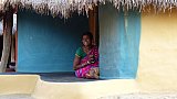 Bumi-Frau in ihrem Haus in Bhaluguda - Chhattisgarh: Land-und-Leute
