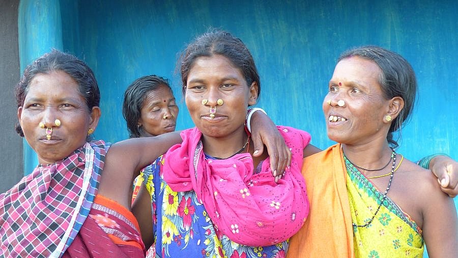 Fr&ouml;hliche Bumi-Frauen in Bhaluguda - Chhattisgarh: Land-und-Leute
