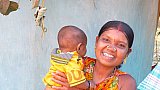Bumi-Frau mit ihrem Baby in Bhaluguda - Chhattisgarh: Land-und-Leute