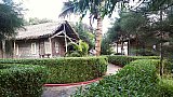 Garten des Lotus Resort am Chandrabhaga Beach - Chhattisgarh: Essen & Schlafen