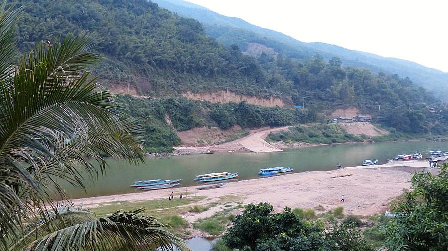 Blick auf den Nam Ou-Fluss in Muang Khua - Laos - Landschaft