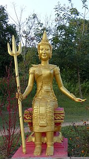 Buddha-Statue der Goldenen Pagode in Luang Namtha - Laos - Sehensw&uuml;rdigkeiten