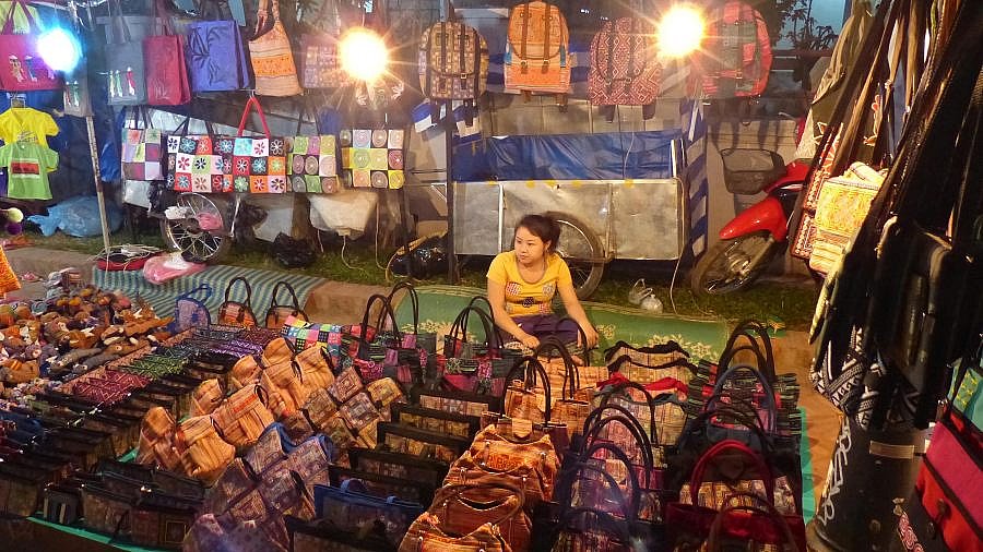 Nachtmarkt in Luang Prabang - Laos - Land und Leute