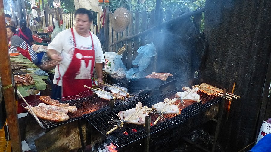 "Fress-Meile" auf dem Nachtmarkt - Laos - Land und Leute