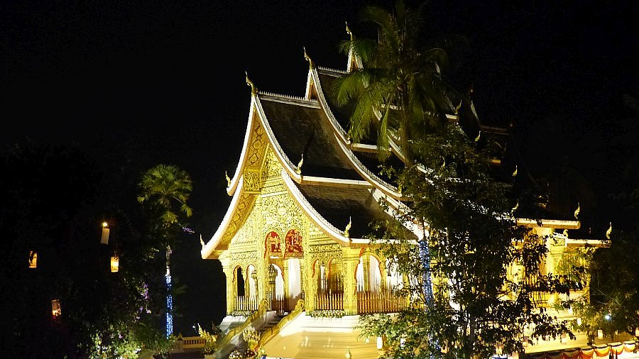 Wat Haw Pha Bang am Abend - Laos - Sehensw&uuml;rdigkeiten