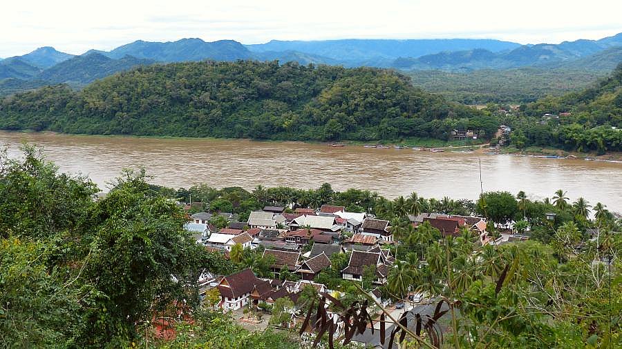 Ausblick auf Luang Prabang und den Mekong - Laos - Landschaft