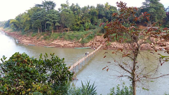 Bambus-Br&uuml;cke in Luang Prabang - Laos - Landschaft