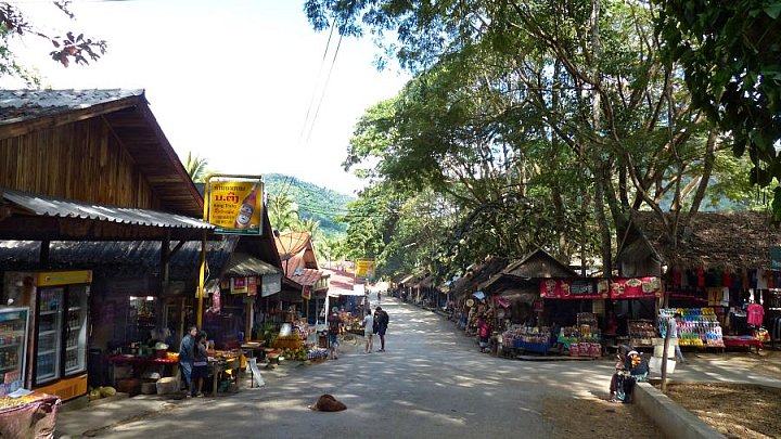 Zu den Kuang Si Wasserf&auml;llen - Laos - Blog