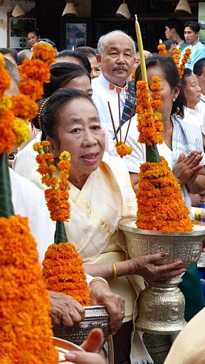 Geleit f&uuml;r den Pra Bang Buddha - Laos - Land und Leute