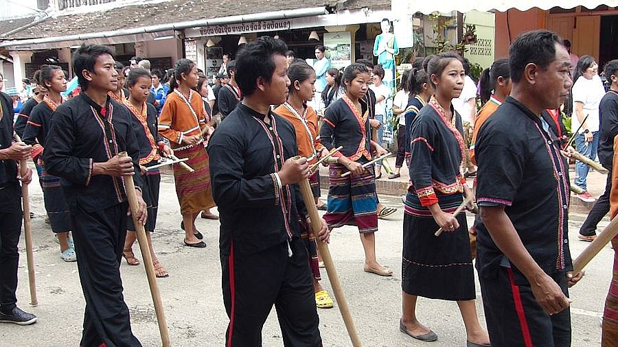 Geleit f&uuml;r den Pra Bang Buddha in Luang Prabang - Laos - Land und Leute