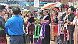 Ballwurfspiel auf dem Neujahrsfest in Luang Prabang - Laos - Land und Leute